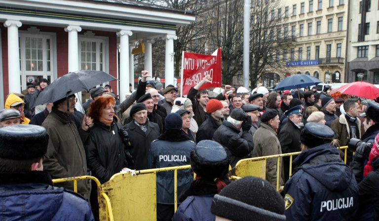 Во избежание провокаций антинацистский комитет отказался от акции 16 марта
