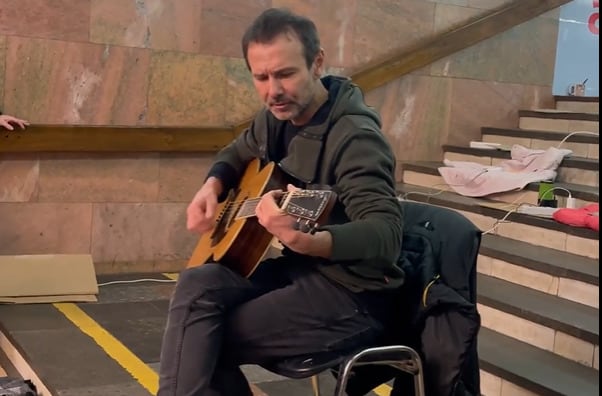 Лидер «Океан Ельзи» выступает в «бомбоубежище» Харькова