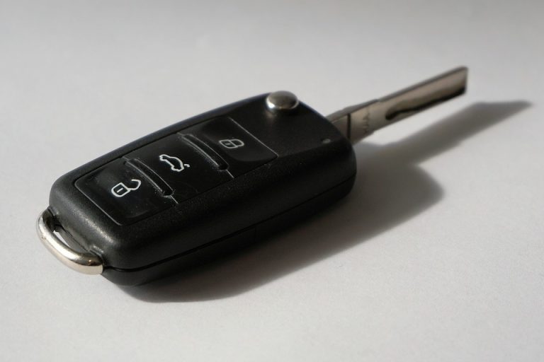 Европейские автоконцерны приостанавливают производство из-за нехватки деталей с Украины
