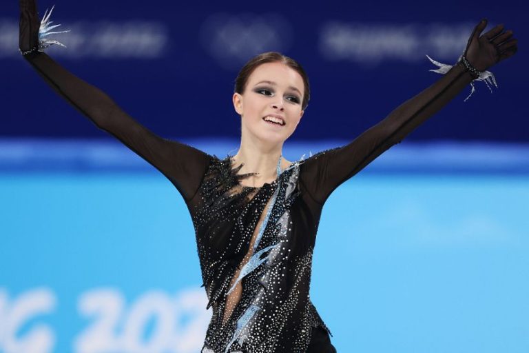 «В три года меня привели на лед»: Олимпийская чемпионка Щербакова рассказала о победах