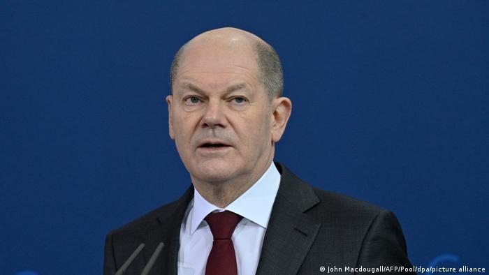НАТО не планирует военного вмешательства в события на Украине, заявил Шольц