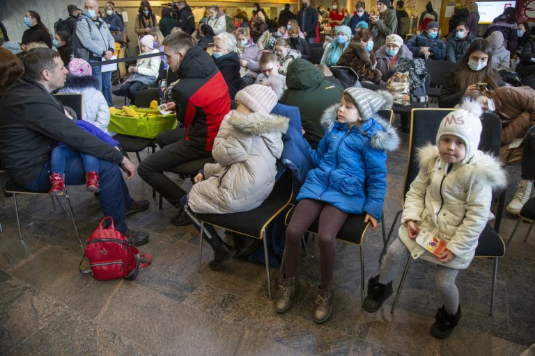 Ашераденс: украинские дети могут продолжать учебу в украинской системе образования