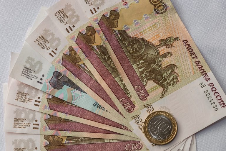 Калвитис не видит возможности платить за природный газ из России рублями