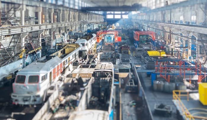 Даугавпилсский локомотиворемонтный завод увольняет 240 человек