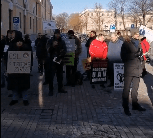 У Сейма прошел пикет против принятия закона о гражданских союзах