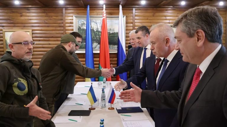 Российская делегация прилетела на переговоры с Украиной