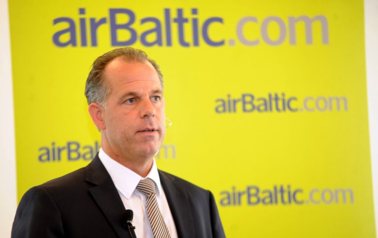 Гаусс: за «дни вторжения» airBaltic потеряла 30% бронирований — это серьезный удар для компании