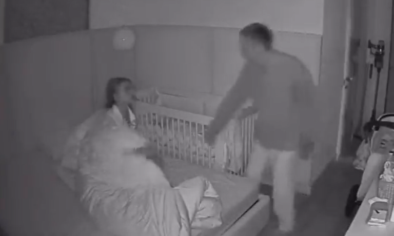 Опубликовано видео с реакцией семьи из Киева на начало вторжения России на Украину