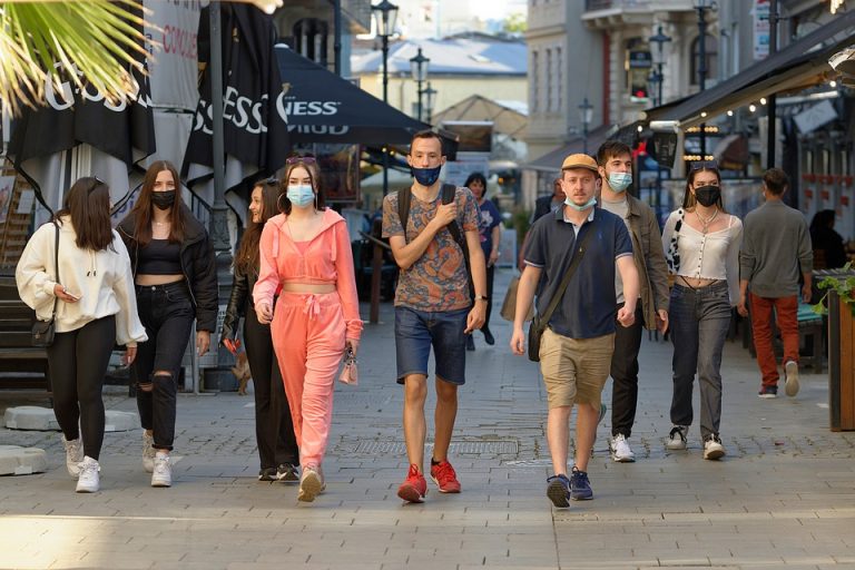 ВОЗ: пандемия далека от завершения — вирус мутирует и активно распространяется