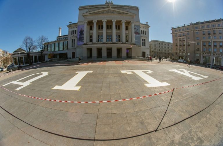 У здания театра Оперы и балета пройдет акция о жертвах войны в Украине