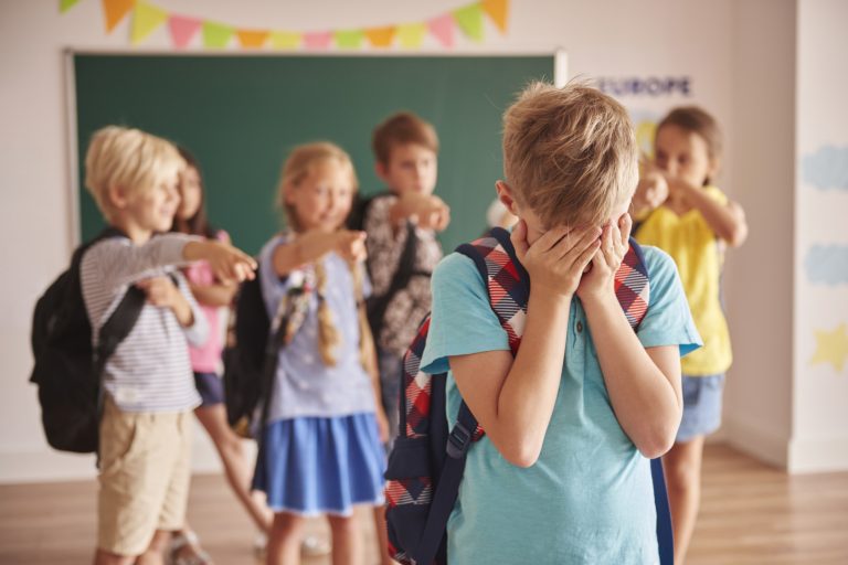 Каждый третий латвийский школьник — жертва издевательств: исследование