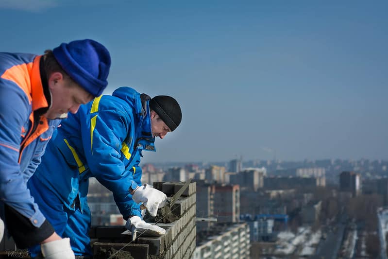 Уровень безработицы постепенно снижается, количество вакансий растет
