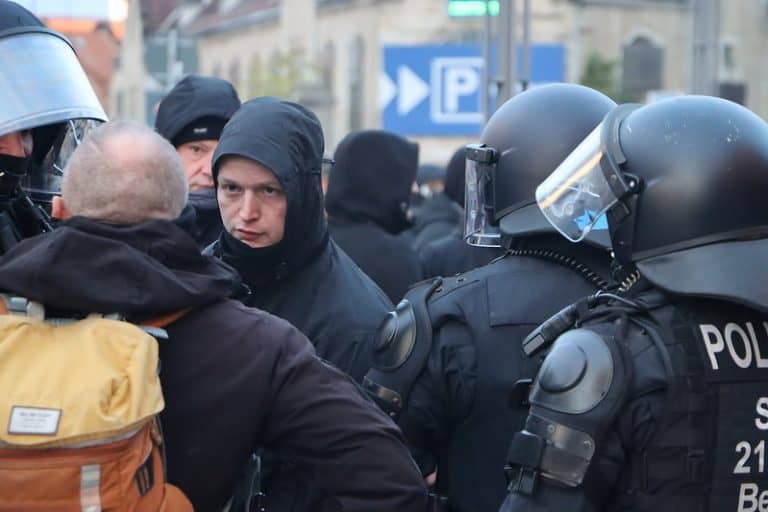 В Германии проводится масштабная операция в отношении правых экстремистов