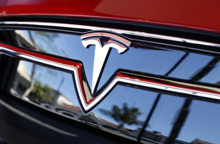 Российский инженер украл секретную информацию у Tesla