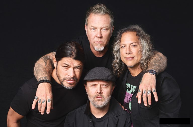 В Бразилии фанатка Metallica родила во время концерта группы