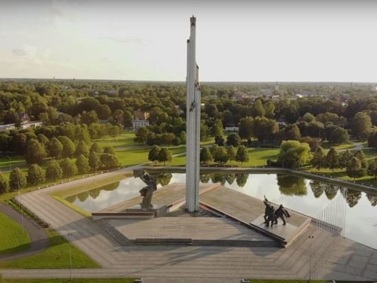 Рижская дума приняла решение демонтировать памятник в парке Победы