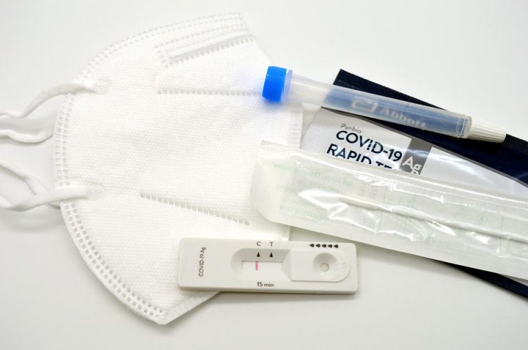 В Латвии выявлены 229 новых случаев COVID, скончались двое