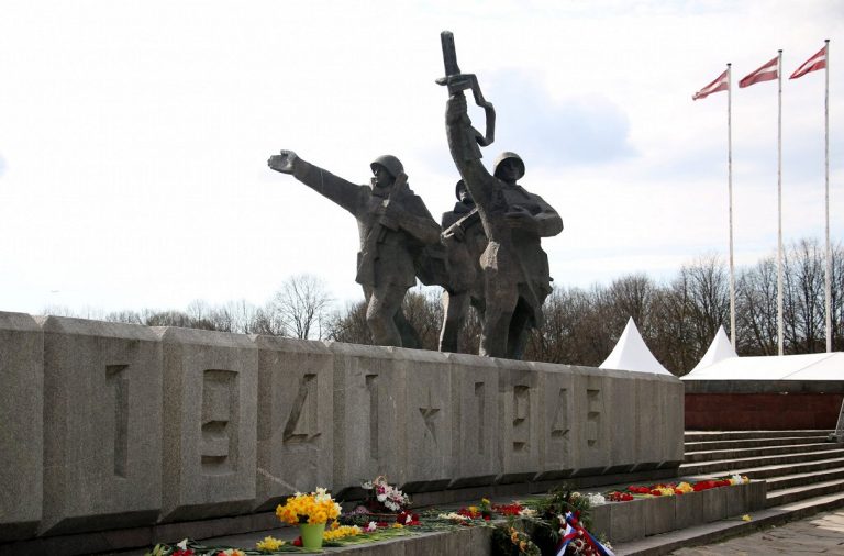 Снос памятника Пардаугаве обойдется «недешево» — мэр Риги