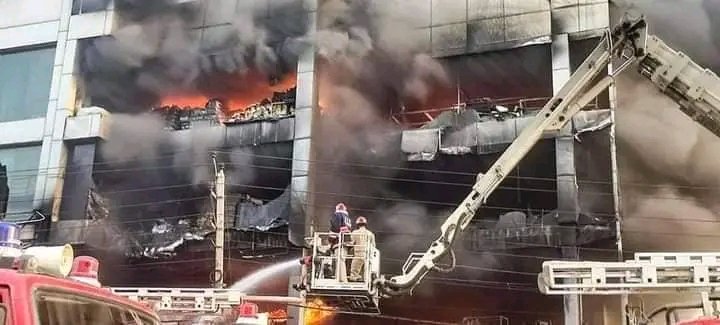 В результате пожара в Нью-Дели погибли 26 человек
