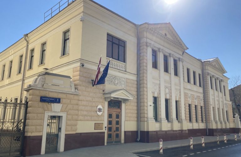 Посол: прекращена работа консульства Латвии в Пскове и генконсульства в Санкт-Петербурге