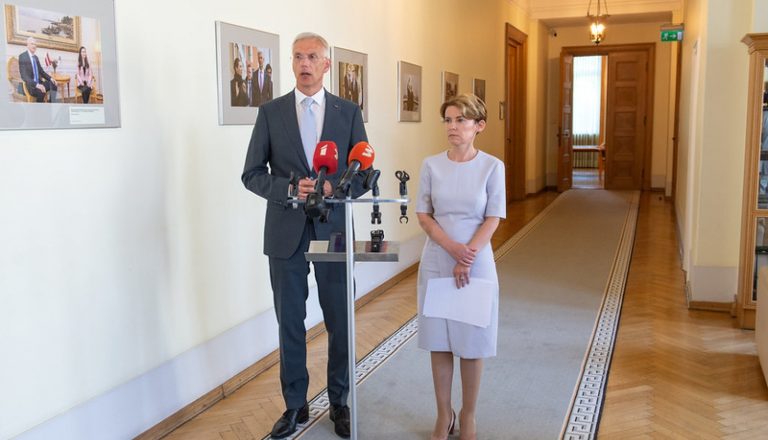 Кариньш принял отставку Голубевой. Ей на смену пришел Пабрикс