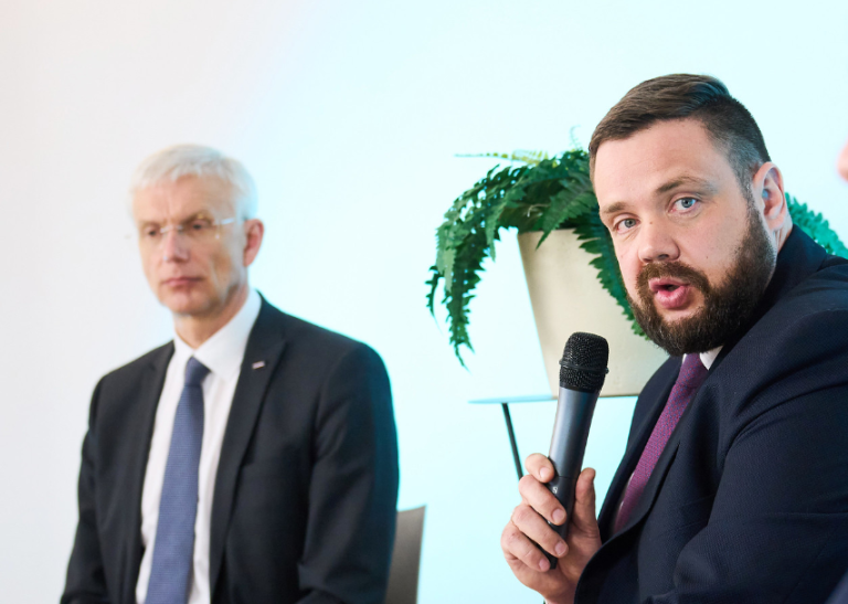 Кариньш подписал приказ об отставке Витенбергса