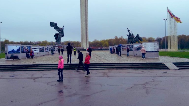 Стакис: необходимо решить вопрос о сносе памятника в Пардаугаве