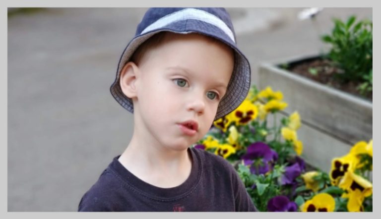 6-летнему рижанину Лёне Устименко нужна помощь на лечение в Петербурге