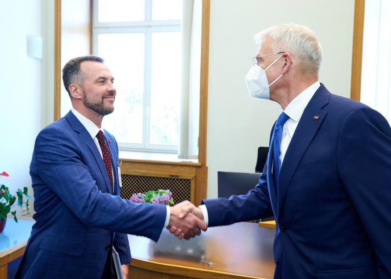 Кариньш выдвинет Эклонса на должность министра внутренних дел
