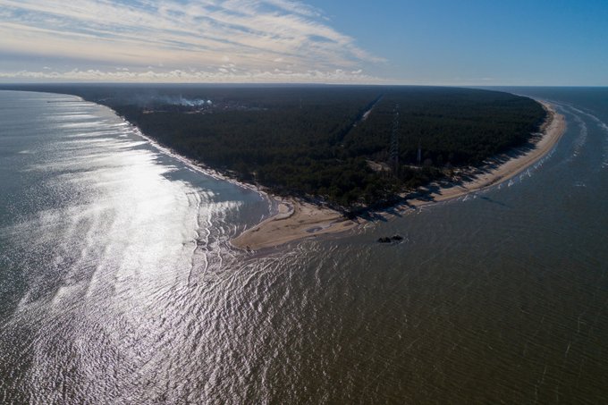 Море «съело» гектар земли на Колке