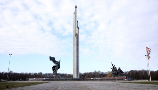 Памятник в парке Победы демонтируют до 15 ноября
