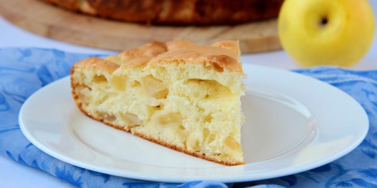 Простой и понятный рецепт вкуснейшего пирога с яблоками на кефире