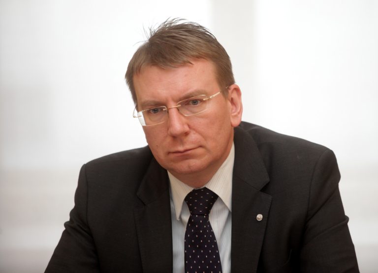 Ринкевич: мы должны найти способ вывезти зерно с Украины