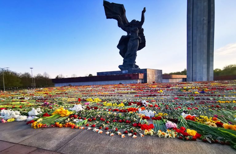 Сейм призвал к сносу советского памятника в Пардаугаве еще до начала осени
