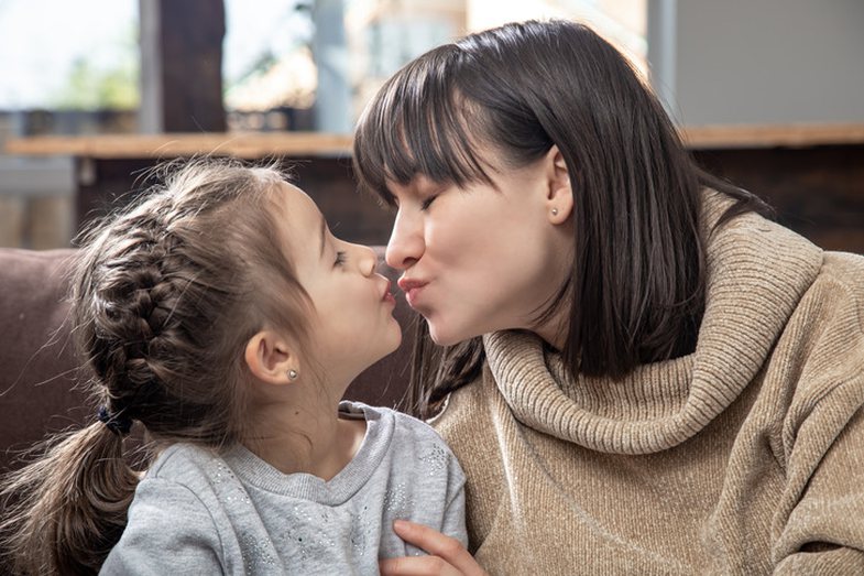 Почему некоторые дети называют своих родителей по имени? Нужно ли это вам?