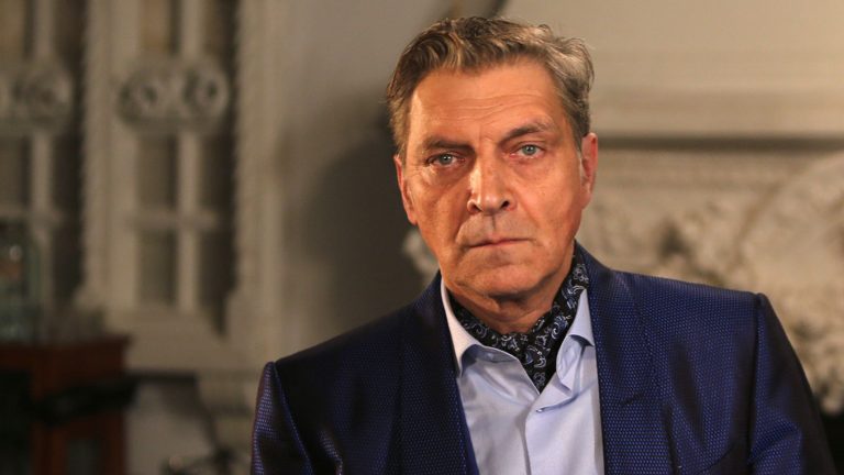 Журналист Александр Невзоров заочно арестован в России