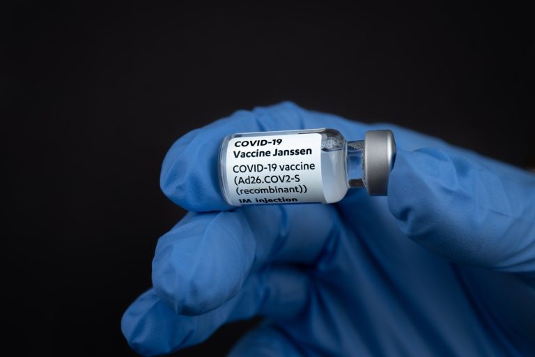 США ограничили использование вакцины от коронавируса Janssen
