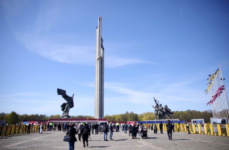 Cнос памятника в Пардаугаве чреват провокациями и кибератаками с российской стороны — мнение спецслужбы