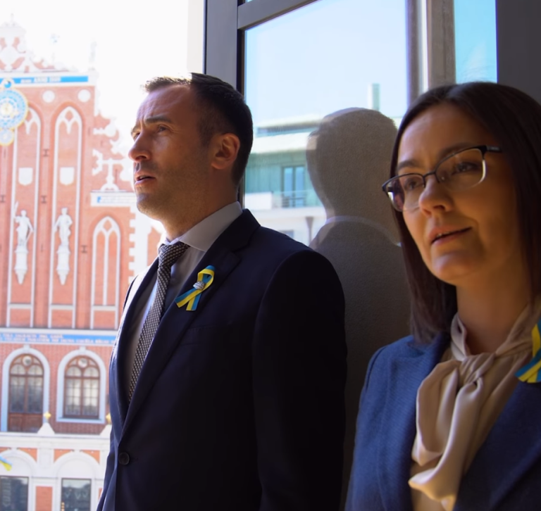 Мэр Риги спел в поддержку Украины