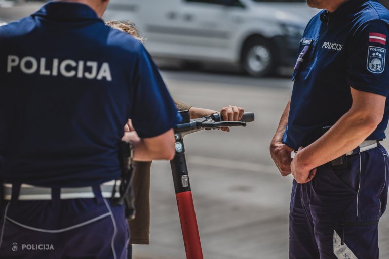 За кражу элктросамоката у школьника в Риге задержан вор-рецидивист