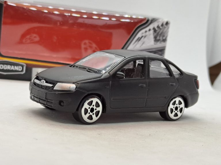 Начались продажи Lada Granta без подушек безопасности и ABS