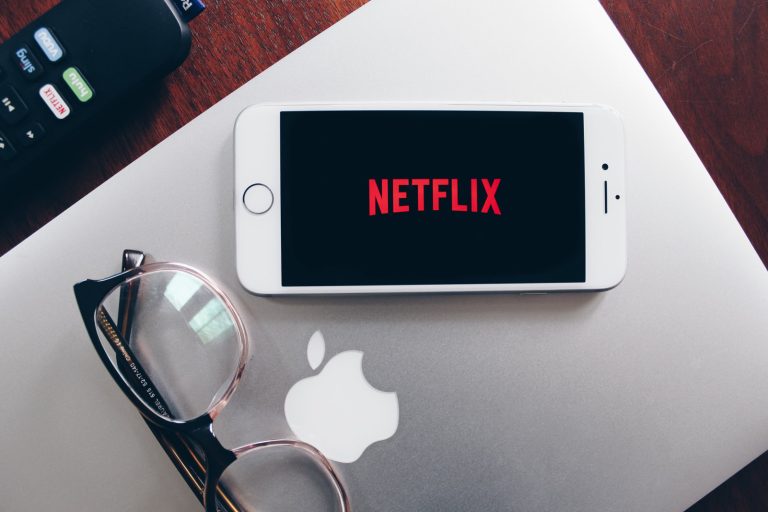 Во время съемок сериала Netflix погибли два актера