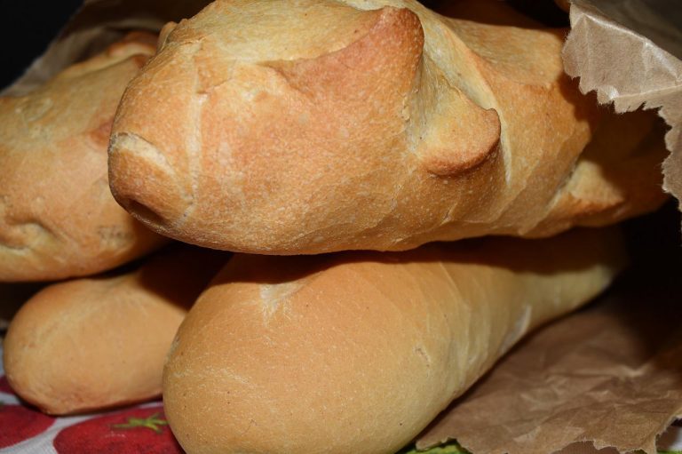 Некоторым французам будут раздавать талоны на продукты