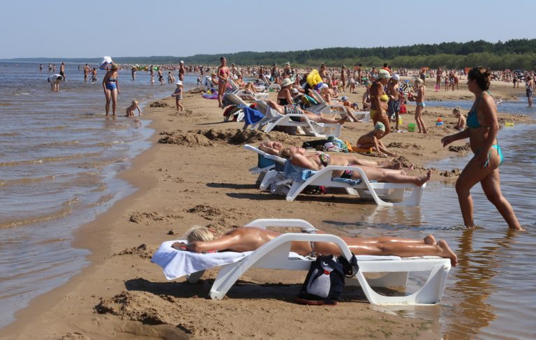 Начальник ГПСС: соблюдайте меры безопасности на пляже, на всех спасателей не хватит