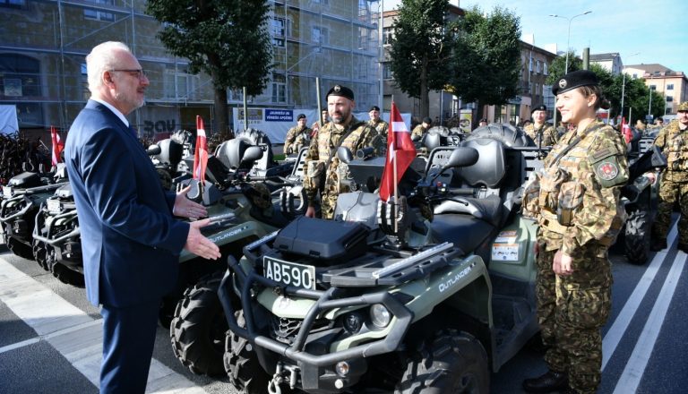 В Риге в субботу снова ограничения на движение транспорта — теперь из-за парада