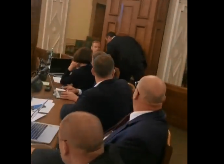 «Депутаты, которых мы заслужили?»: в сети обсуждают словесную перепалку слуг народа