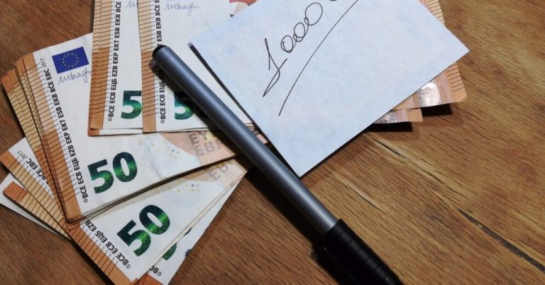 Экономист: инфляция пока что побуждает людей тратить больше