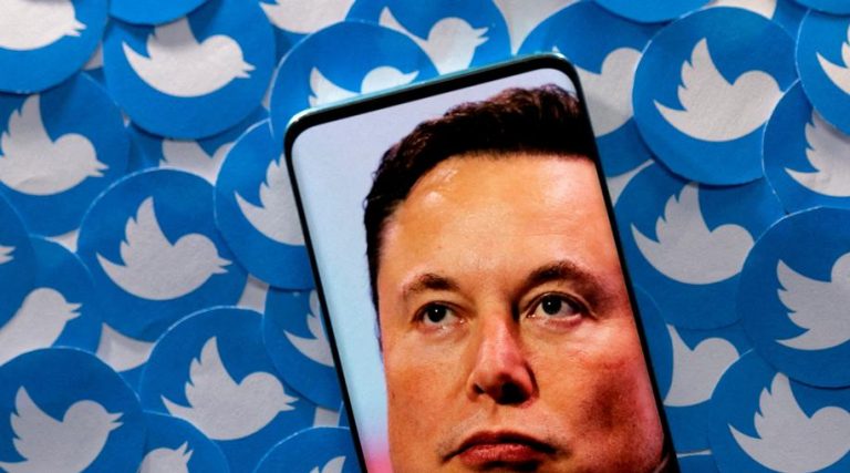 Компания Twitter подала в суд на Илона Маска