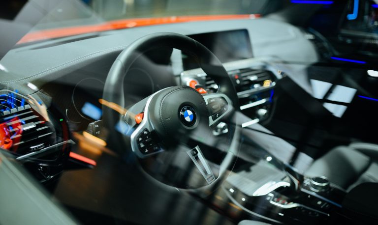 BMW начала продавать подписку на обогрев сидений