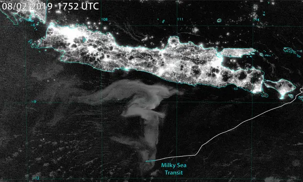 Загадочное молочное море впервые попало в объектив камеры